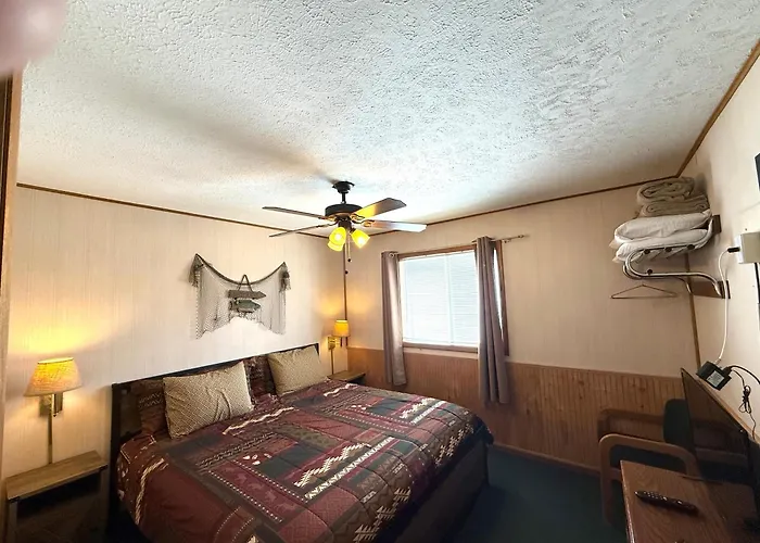 Hunter\'S Friend Resort On Indian Point